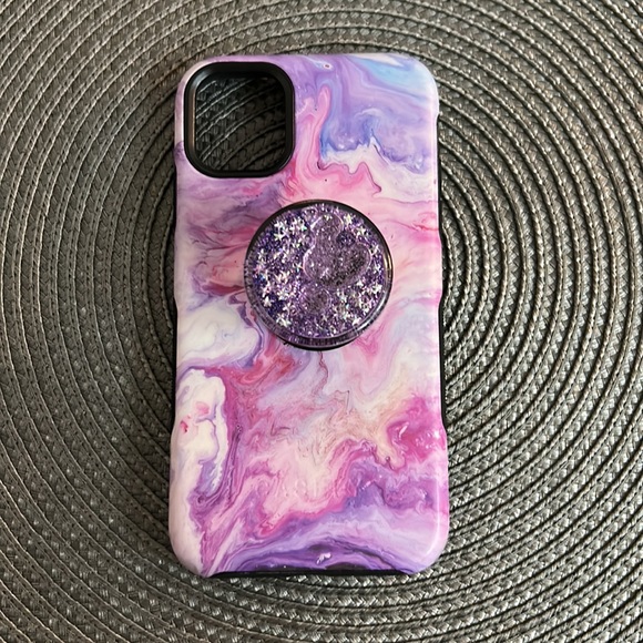 Casely iPhone 11 case with pop socket - Picture 4 of 6